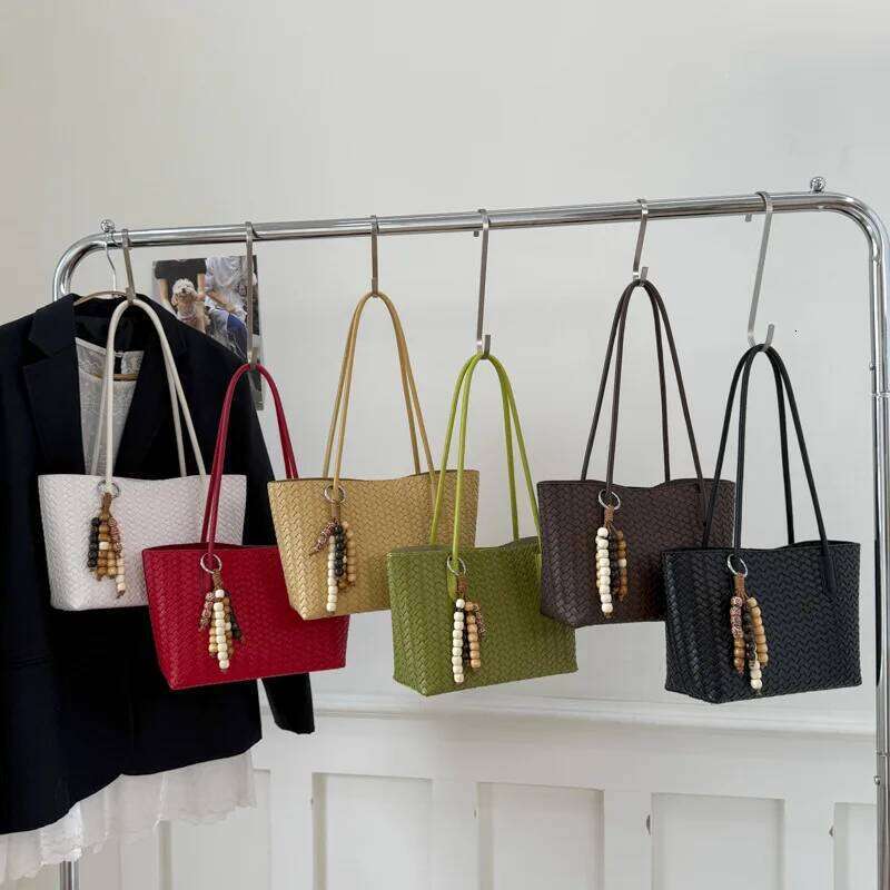 Versatile Women's Crossbody Shoulder Bag Wing Design Fall Winter New Style Fashionable Single Strap Handbag