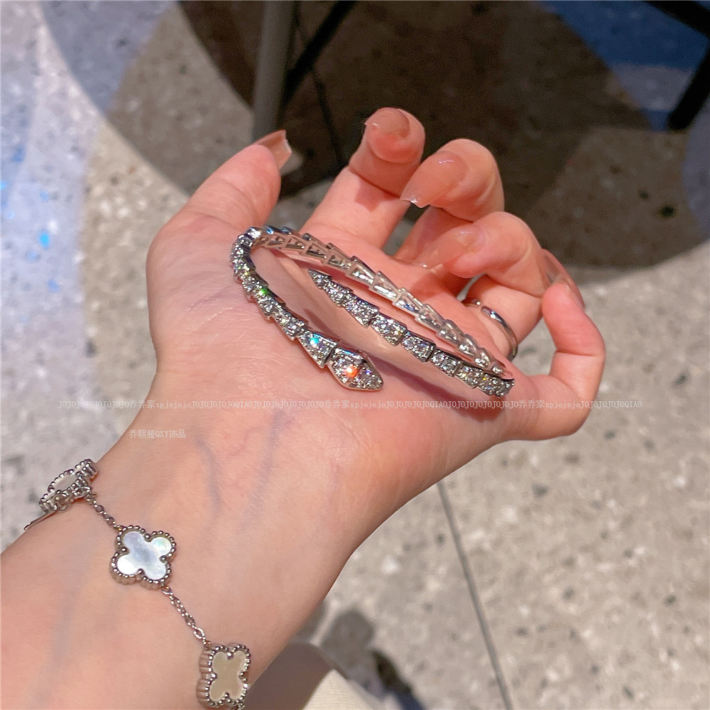 Silver - toned Open Cuff Bangle with Geometric Crystal Detail, Sleek and Sparkling for Daily or Glamorous Occasions, Elegant Fashion Jewelry