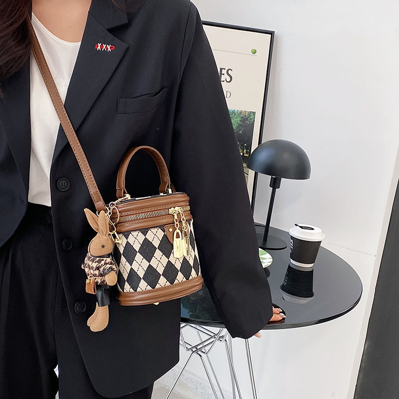 Popular small bag for women 2025 spring and summer new fashion niche crossbody bag textured diamond handbag bucket bag