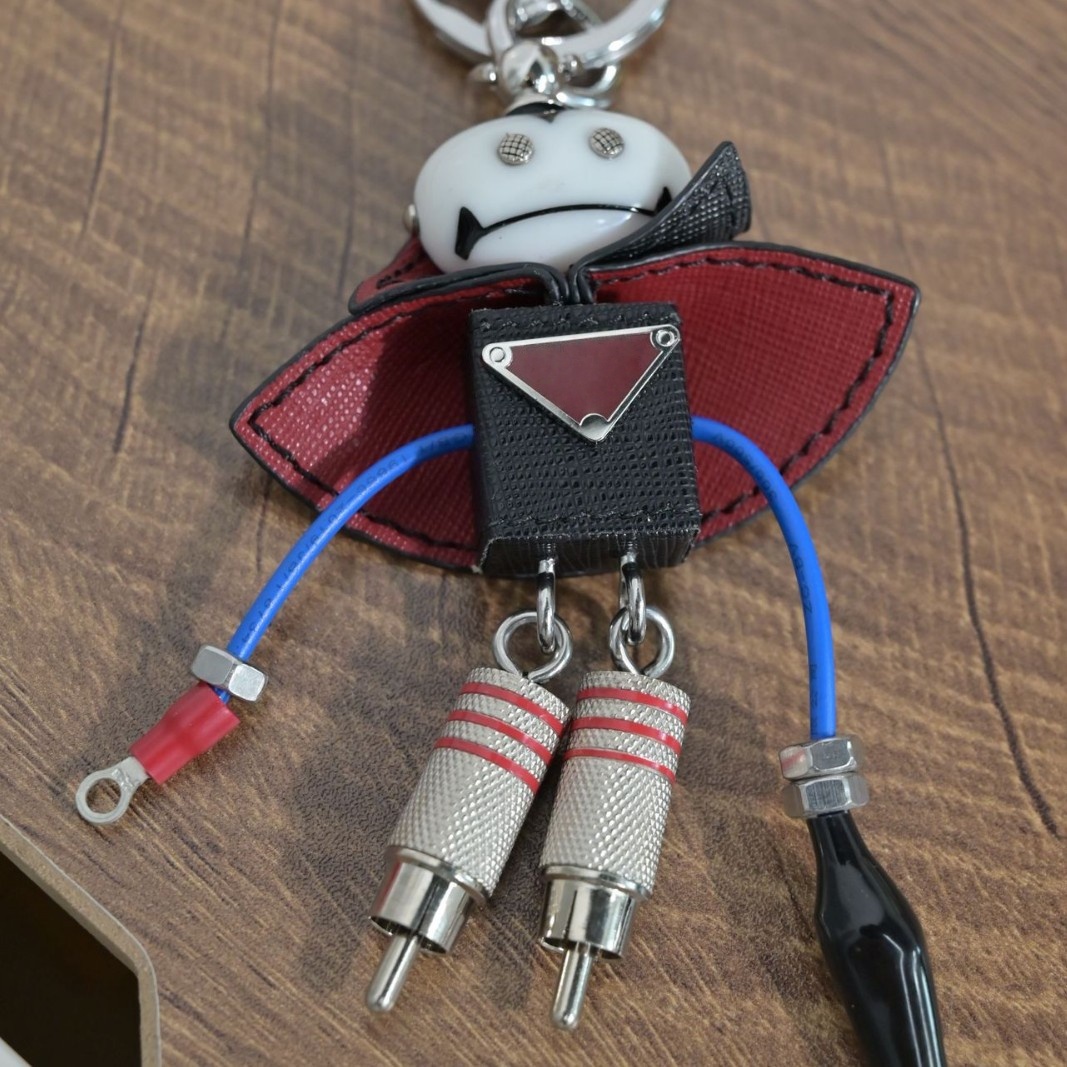 Handmade Genuine Leather Robot Fashion Key Style Luxury Alphabet Key Chain Designer Unisex bag Charm High Quality Leather car key holder for men and women NO BOX