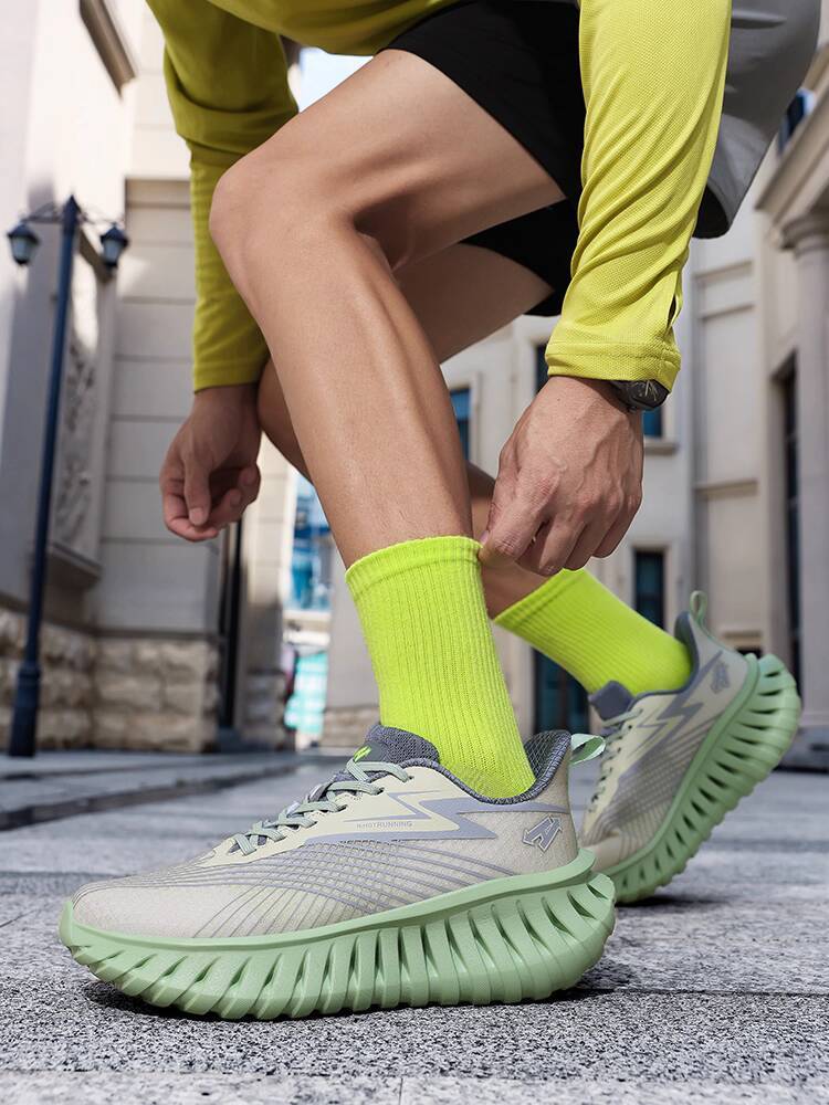 Summer lightweight breathable mesh soft sole non-slip running unisex sports casual shoes