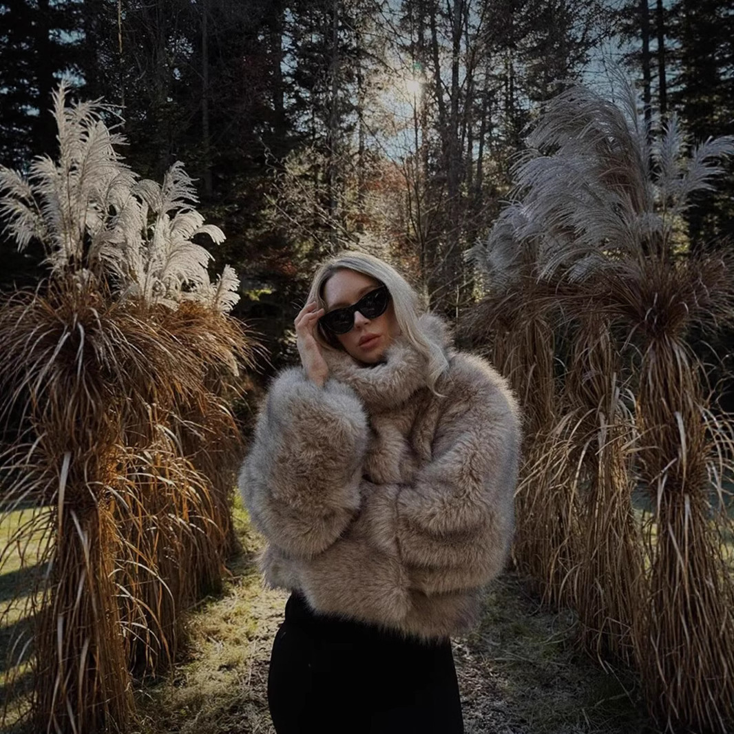 2025 Womens New Loose Fashion Faux Fur Effect High Neck Sweatshirt X0043