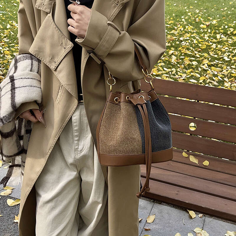2025 Autumn Winter New Korean Version Niche Bucket for Women Trendy Color-Block Drawstring Handbag Fashionable Single Shoulder Crossbody Bag