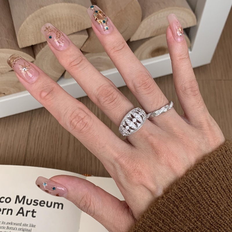 Luxury Brand Designer Jewelry Vintage Hollow Lace Full Diamond Ring Light Luxury High-End Retro Exquisite Temperament Personality Stackable Ring