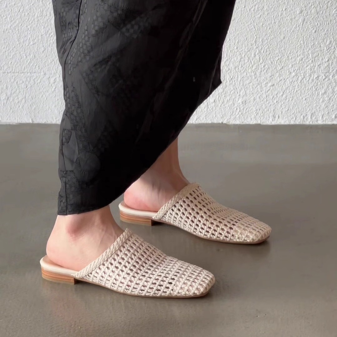 Designer Luxury Woven Hollowed-out Closed Toe Women's Summer Flat Fashion Sandals Comfortable Upper Material Minimalist Solid Color Casual Travel