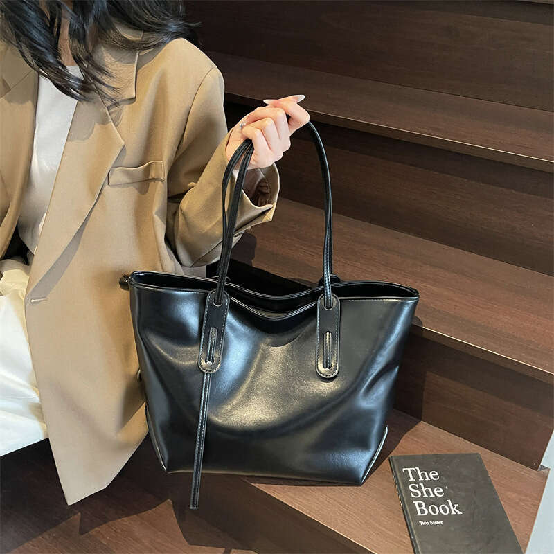 Minimalist Large Capacity for Women 2025 New Spring Summer College Student Class Shoulder Casual Commuter Tote Bag