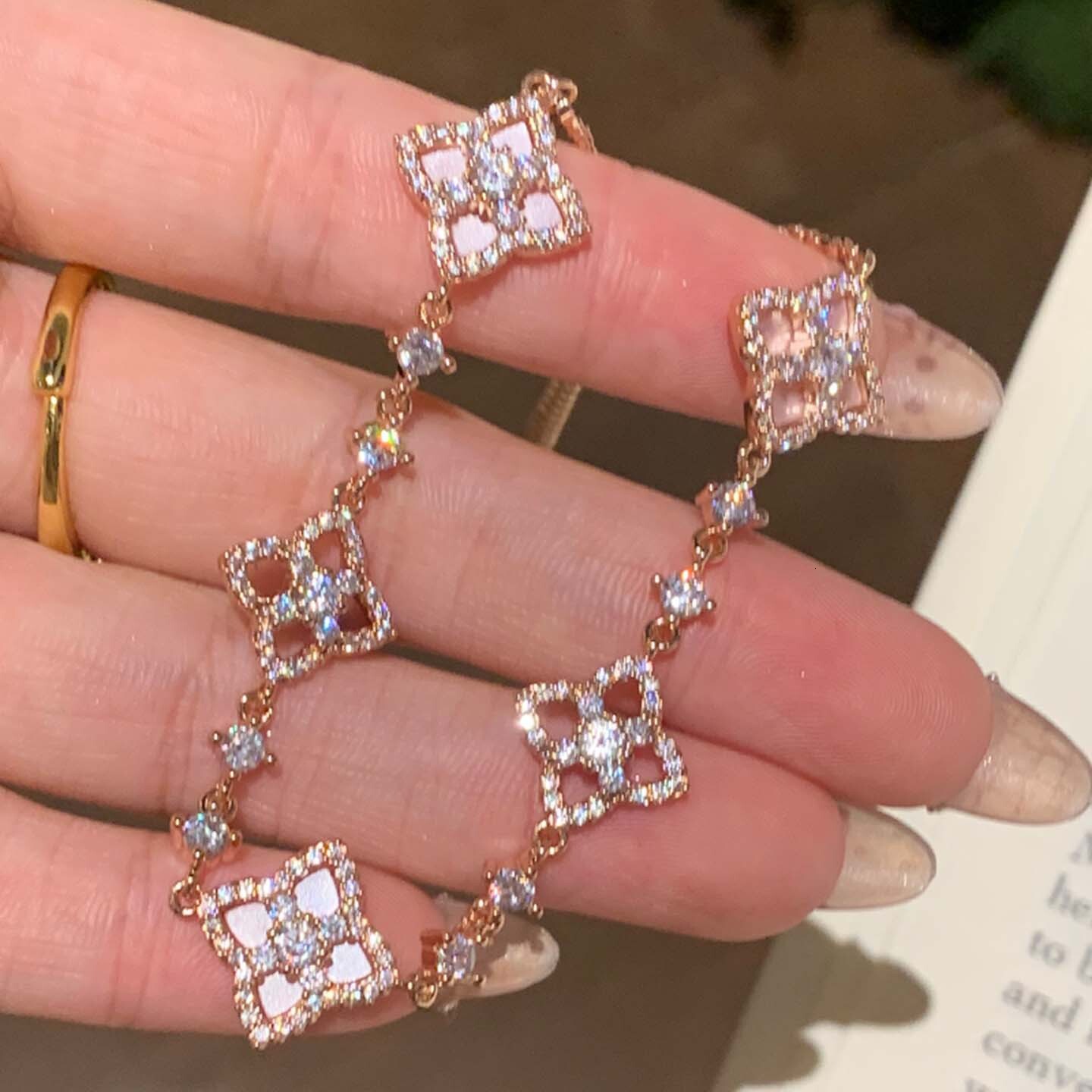Zircon Hollow Mother-of-Pearl Flower Pull Fashionable Elegant Personality Bracelet Versatile Niche High-End Sense Jewelry for Women - view 3