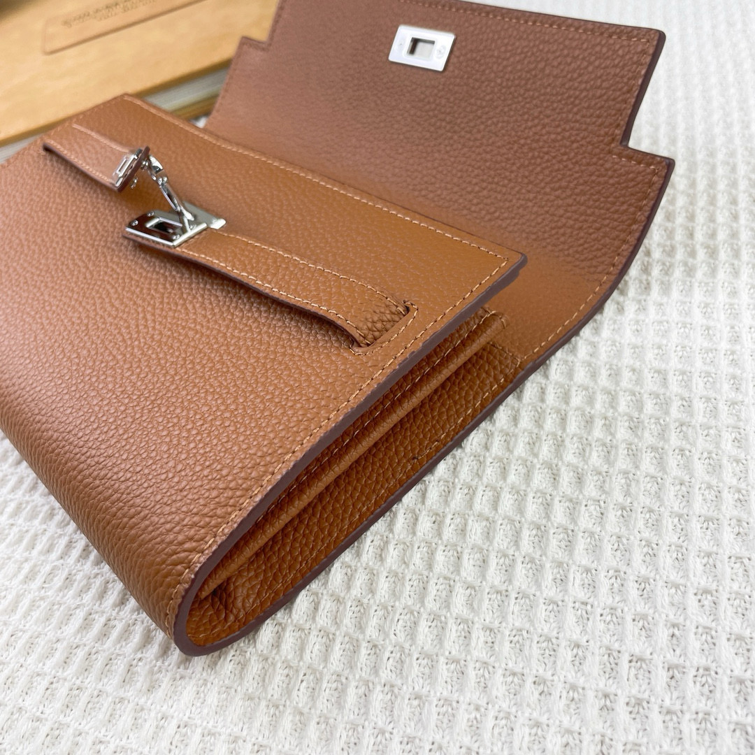 Designer diagonal classic women's clutch advanced street leather bag with shoulder strap 12A 2025