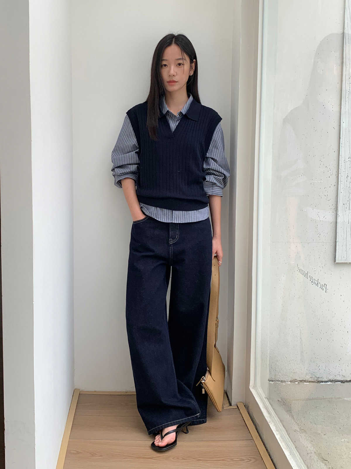 Fashionable belt-worn distressed denim women's 2025 autumn New loose straight-leg slimming pants D250902