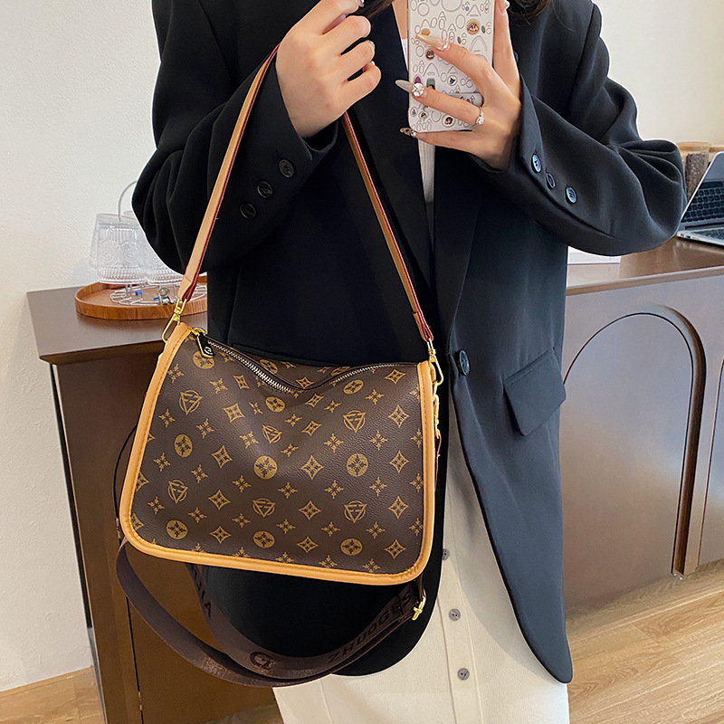 new Free delivery designer handbag for woman Comfortable and minimalist crossbody bag fashionable shoulder bag