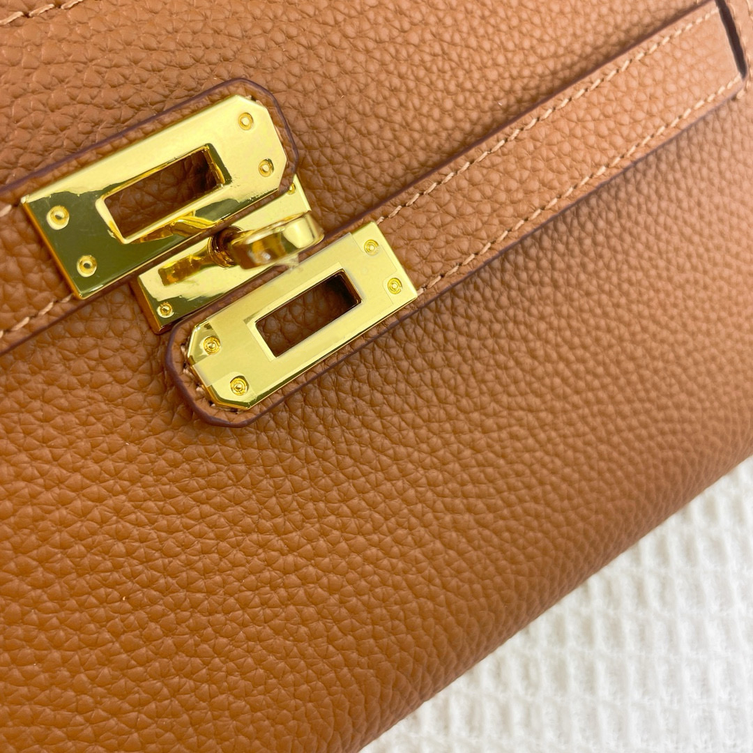 Designer diagonal classic women's clutch advanced street leather bag with shoulder strap 12A 2025