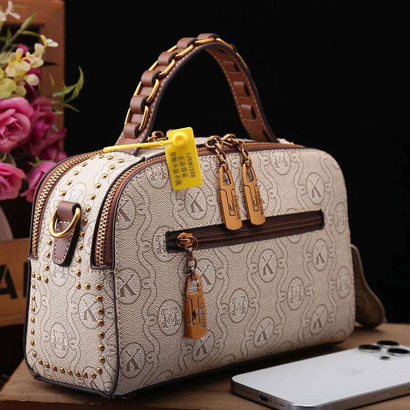 Light Brand Women's Handbag 2025 New Autumn And Winter Fashion Retro Designer High-End Single Shoulder Crossbody Small Sq