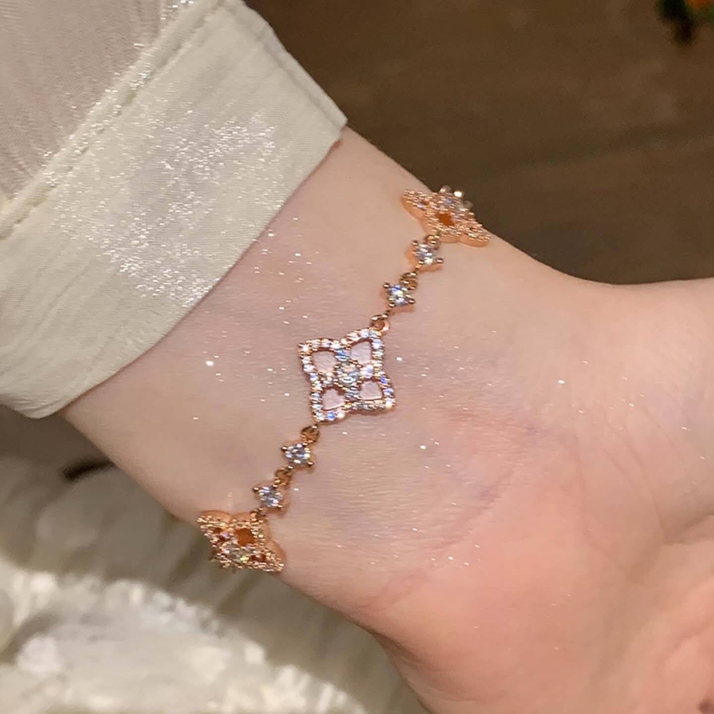 Zircon Hollow Mother-of-Pearl Flower Pull Fashionable Elegant Personality Bracelet Versatile Niche High-End Sense Jewelry for Women - view 4