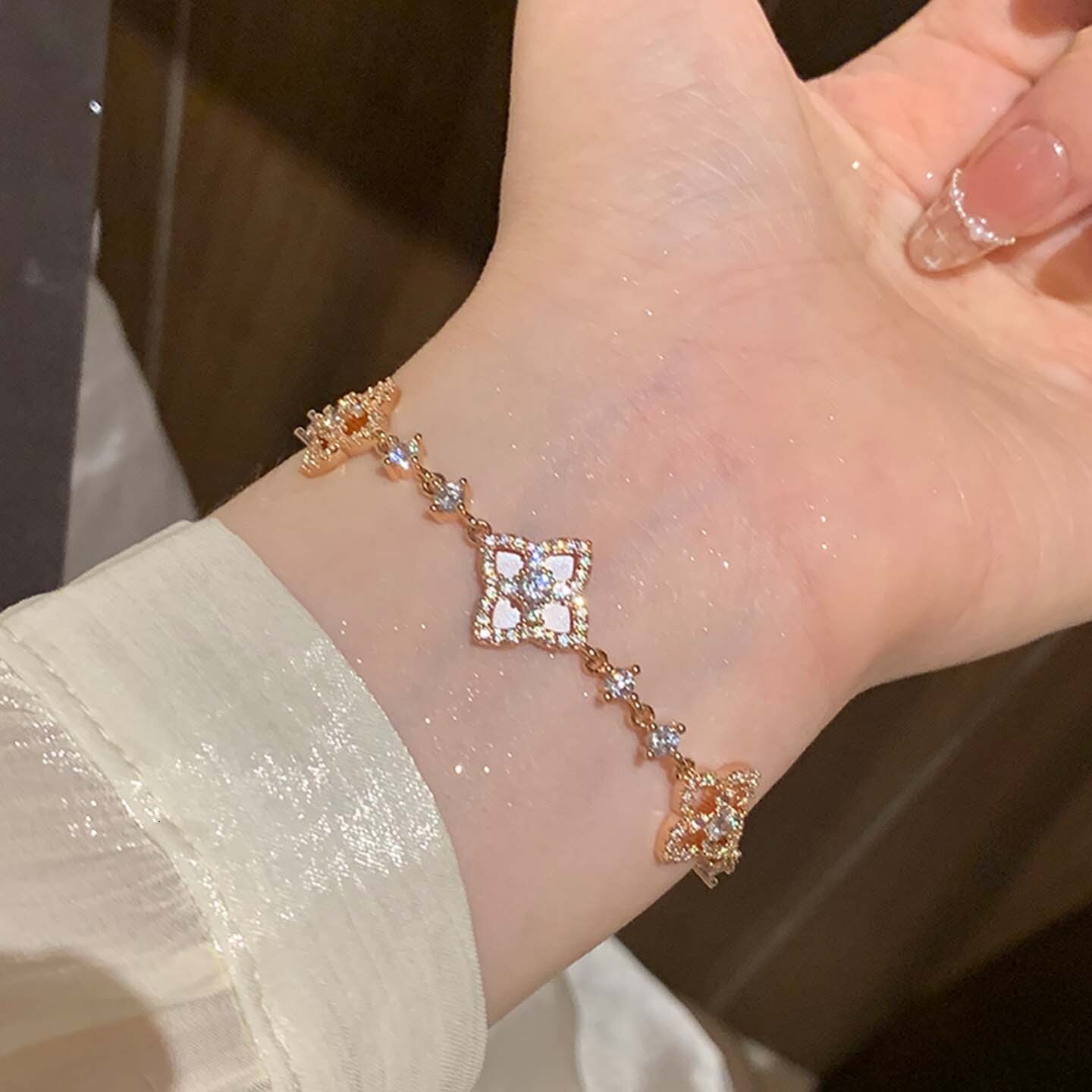Zircon Hollow Mother-of-Pearl Flower Pull Fashionable Elegant Personality Bracelet Versatile Niche High-End Sense Jewelry for Women - view 7