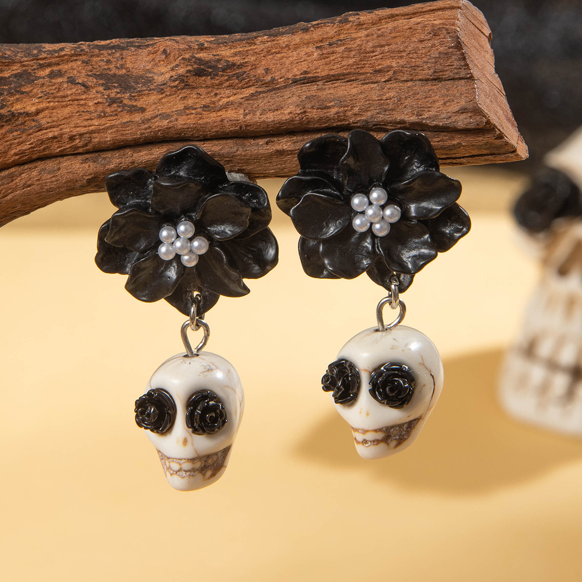 European and American Dark style Skull Black Camellia Earrings Funny and Whimsical Halloween Dangle Earrings for Women