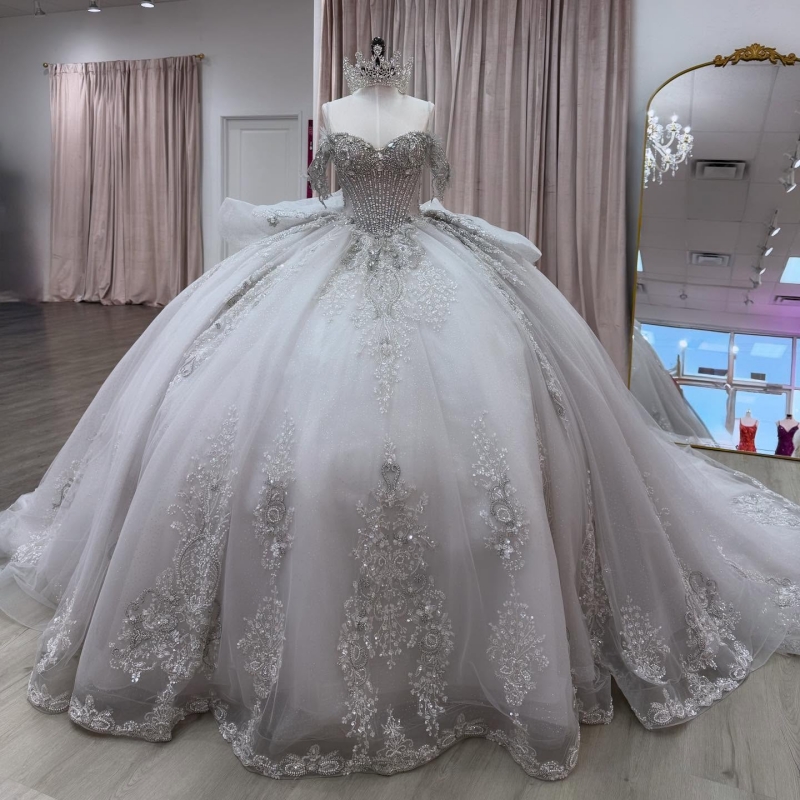 White Shiny Princess Off the Shoulder Sweet 16 Dress Quinceanera Dresses Sequin Applique Beading Crystal Bow Tull Party Birthday Vestidos 15 De Anos