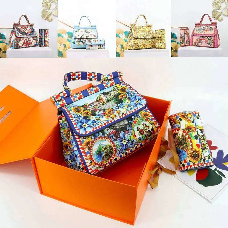 2025 Designer Purse Suit Printing Shoulder Totes Ladies Bolsa Classic Crossbody Bags For Women Frame Handbag Retro Print