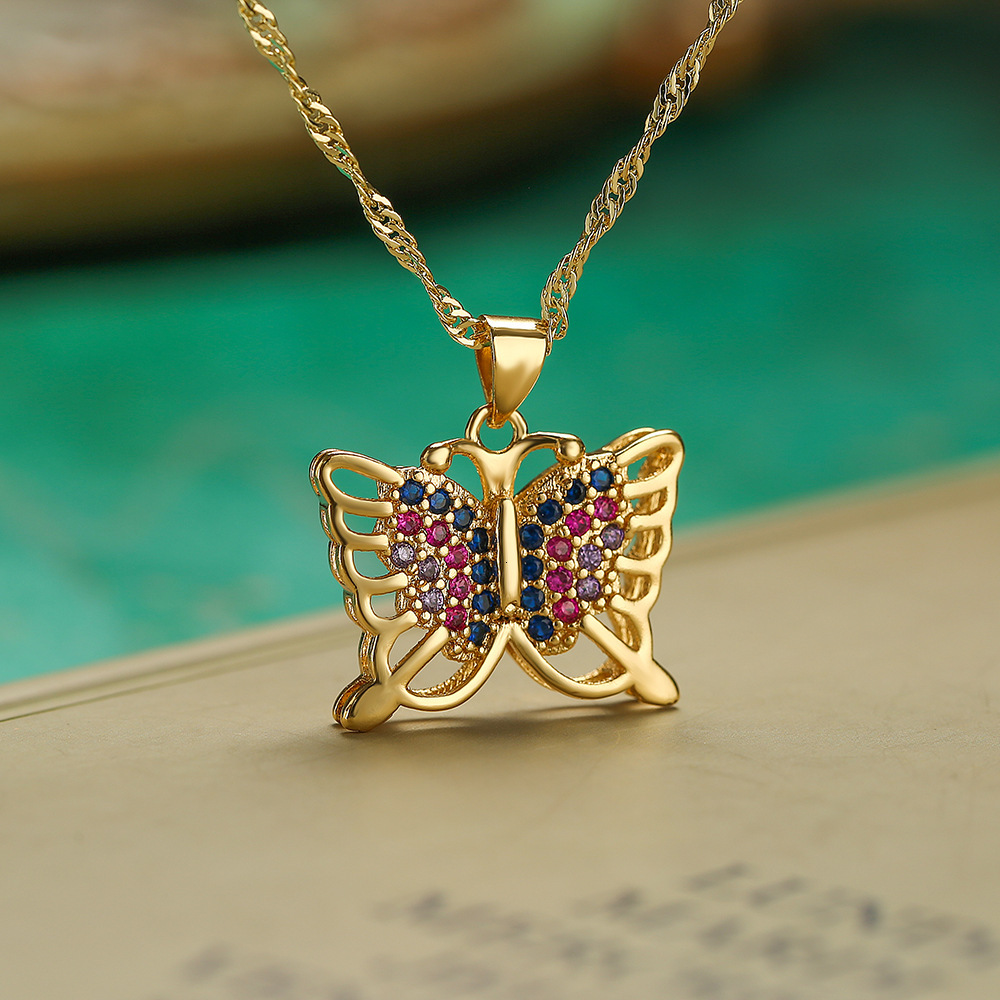 Luxury Brand Designer Jewelry Aogu New Product INS Cute Style Bear Butterfly Bee Pendant Necklace For Women Copper Inlaid Zircon Fresh Necklace