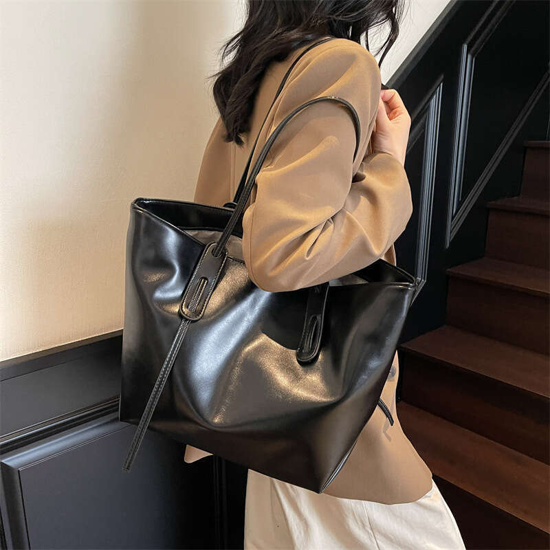 Minimalist Large Capacity for Women 2025 New Spring Summer College Student Class Shoulder Casual Commuter Tote Bag