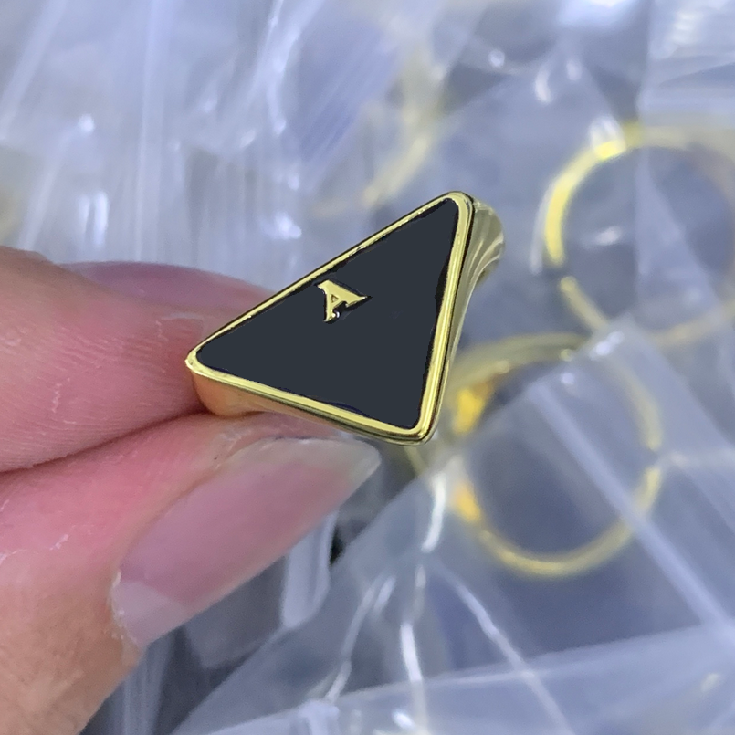 Luxury Classic Designer Ring 18K Gold Plated Triangle Rings Anello For Women Couple Fashion Jewelry Wedding Party Accessories Gift