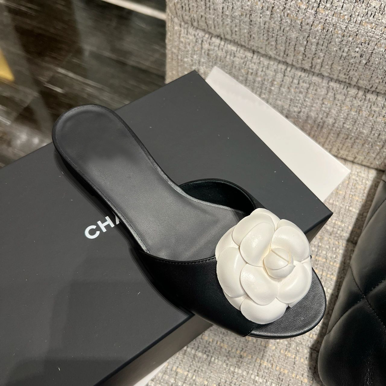 Luxury Camellia Sandals Summer Fashion Fairy-like Style Flat Beach Half-toe Slippers Elegant Flower Decorations Thick Heels Slightly Increase Height D