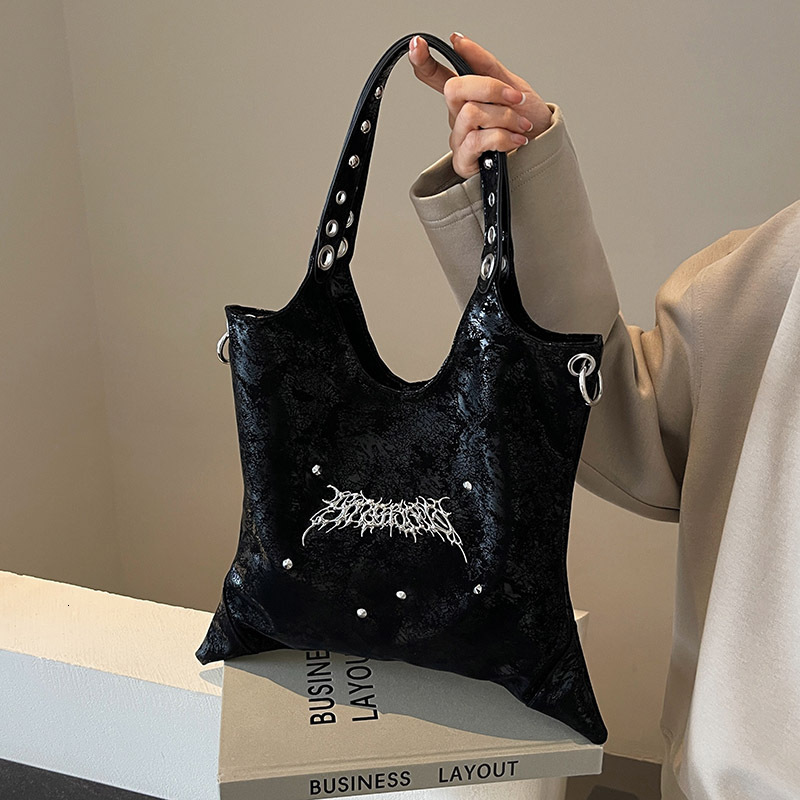 Autumn New Product Large Capacity Commuter Women s Fashion Underarm Bag Niche Design Fashion Shoulder Bag atmosphere Handbag Designer Bag