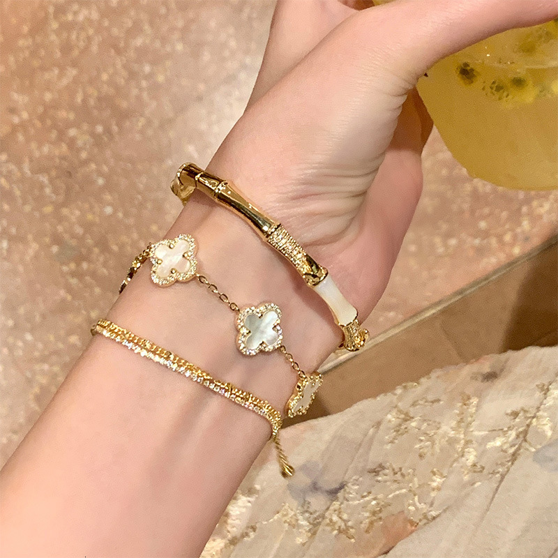 Zircon Flower Shell Pendant Bracelet Light Simple Elegant Hand Niche High-end Versatile Women's Jewelry