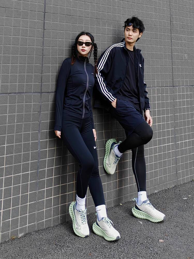 2025 Super Popular Couple Unisex Spring Summer New Hot Style Casual Sports Trendy Mesh Breathable Running Shoes
