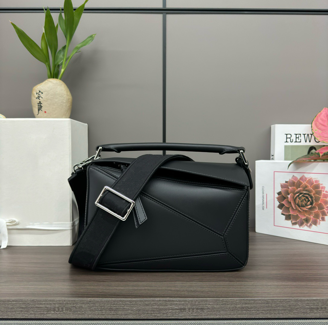 AAAAA ss242 L**we bag designer bag Luxury 2025 new solid color stitching bags litchi pattern messenger bag geometric folding handbag shoulder bag