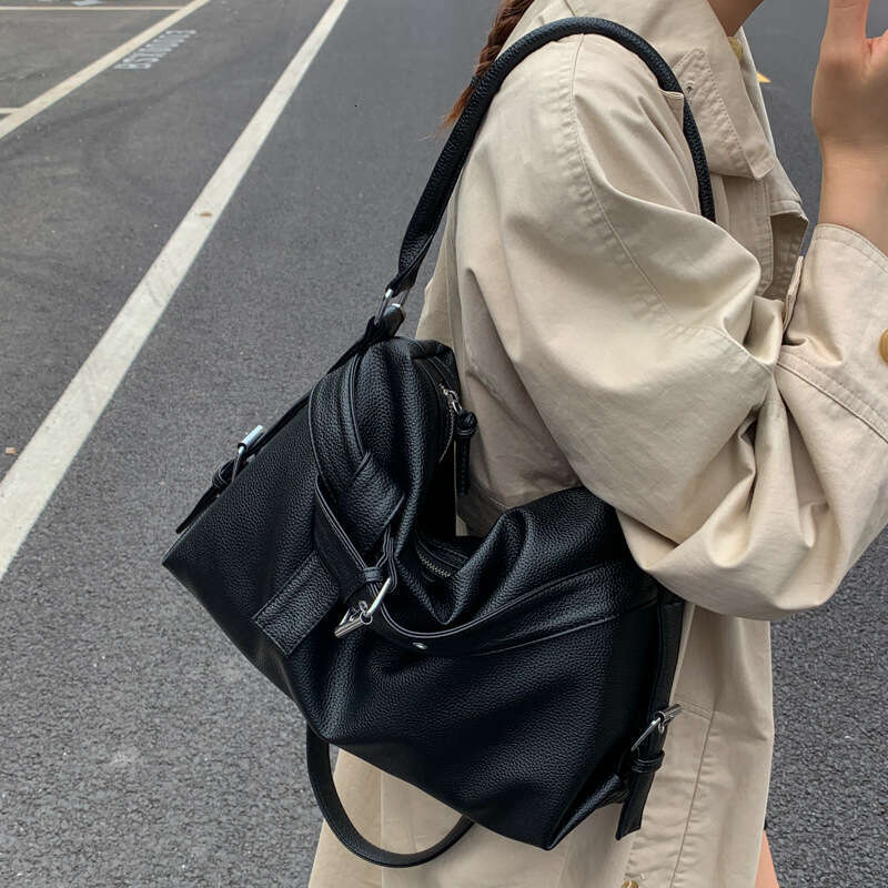 Niche Hot Girl Motorcycle Crossbody Women's Casual Shoulder Underarm Large Capacity Commuter Tote Bag