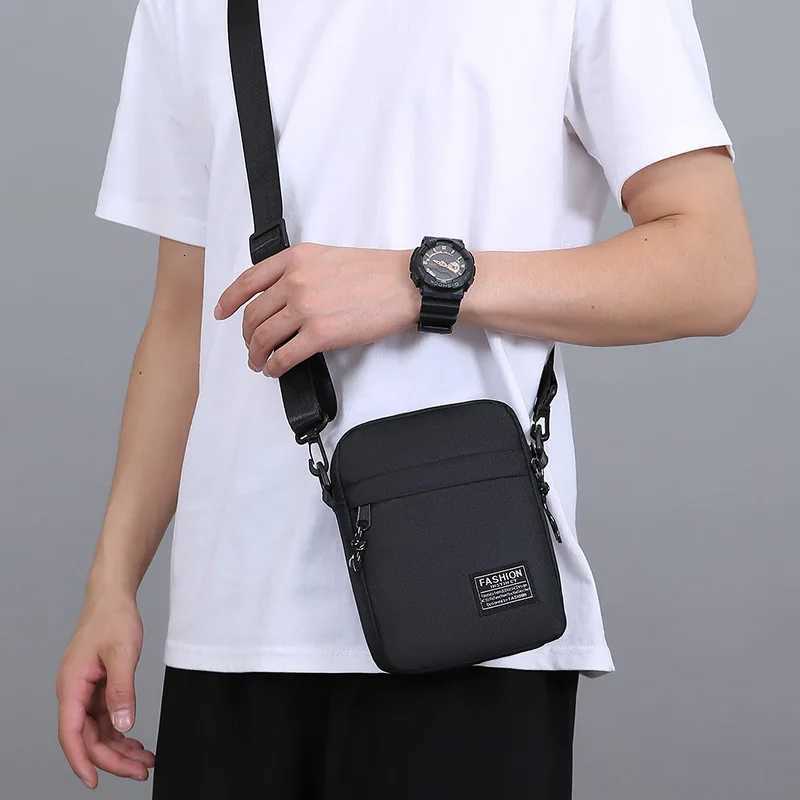 Simple Mini Crossbody Handbags Bag Mens Nyl Shoulder Side Bag for Men Messenger Phe Sling Bag Husband Chest Pack Wallet H250901