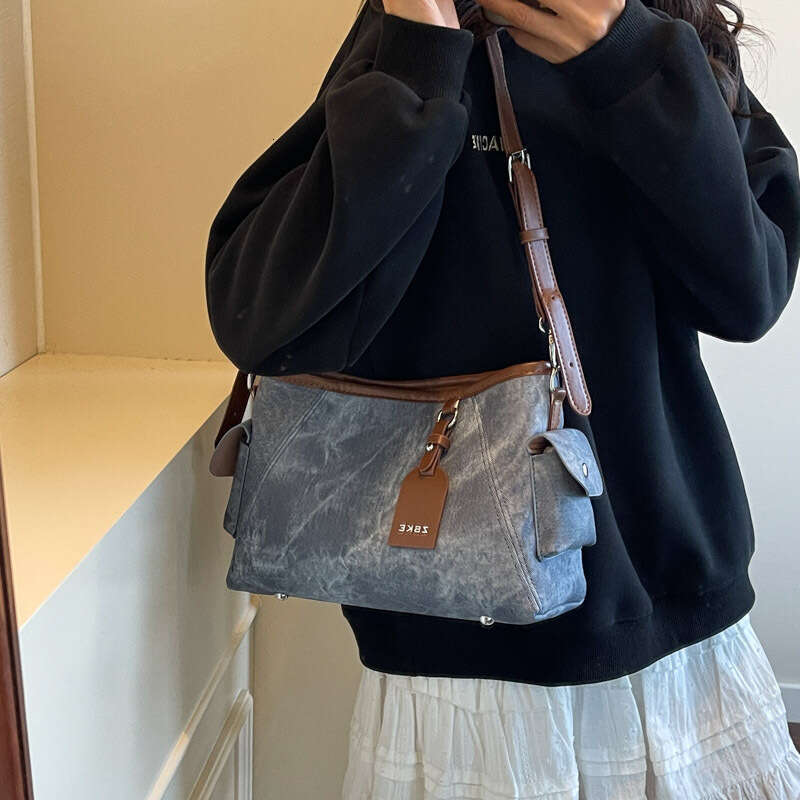 High-end Versatile Underarm for Women 2025 New Single Shoulder Simple Crossbody Large Capacity Commuter Tote Bag