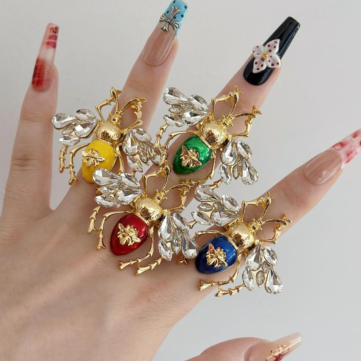 Luxury Brand Designer Jewelry Vintage Style Inlaid Sparkling Diamond Bee Open Adjustable Ring Light Luxury High-End Insect Ring