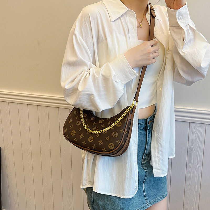 Temperament ladies' bags 2025 new European and American printed baguette bag fashionable high-end shoulder messenger bag
