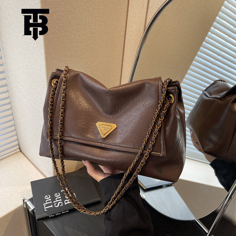 Luxury Brand Designer Bag (Designer Triangle Bag) Large Capacity Stylish 2024 New Trendy Women's Crossbody Bag Commuter Chain Shoulder Tote Bag