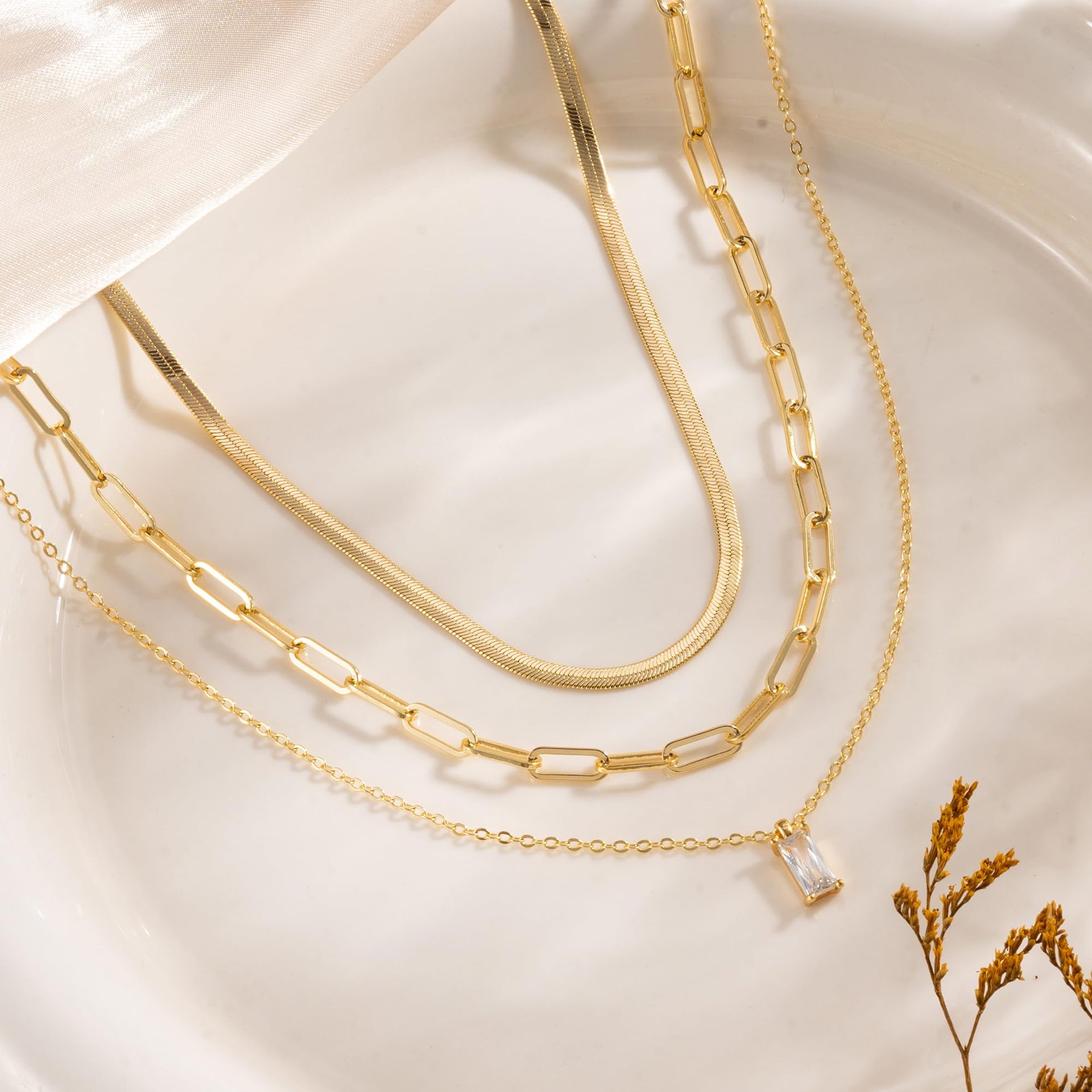 2025 New Arrival Elegant Versatile Fashion Copper Plated Zircon Necklace Exquisite High end Uniquely Personalized Neck Jewelry