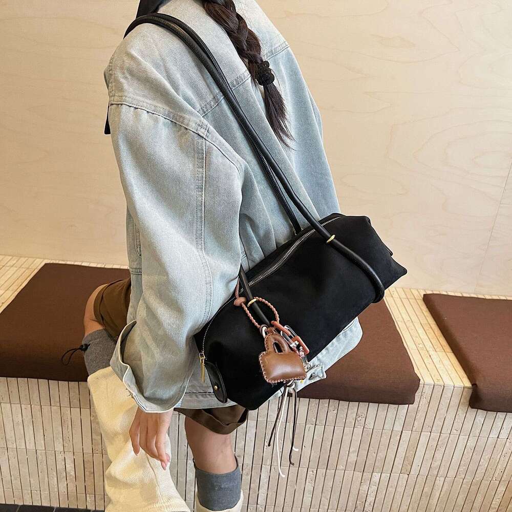 Niche Handheld Commuter Bag for Women, Autumn Winter 2025 New Fashion Suede Underarm Bag, Large Capacity Backpack