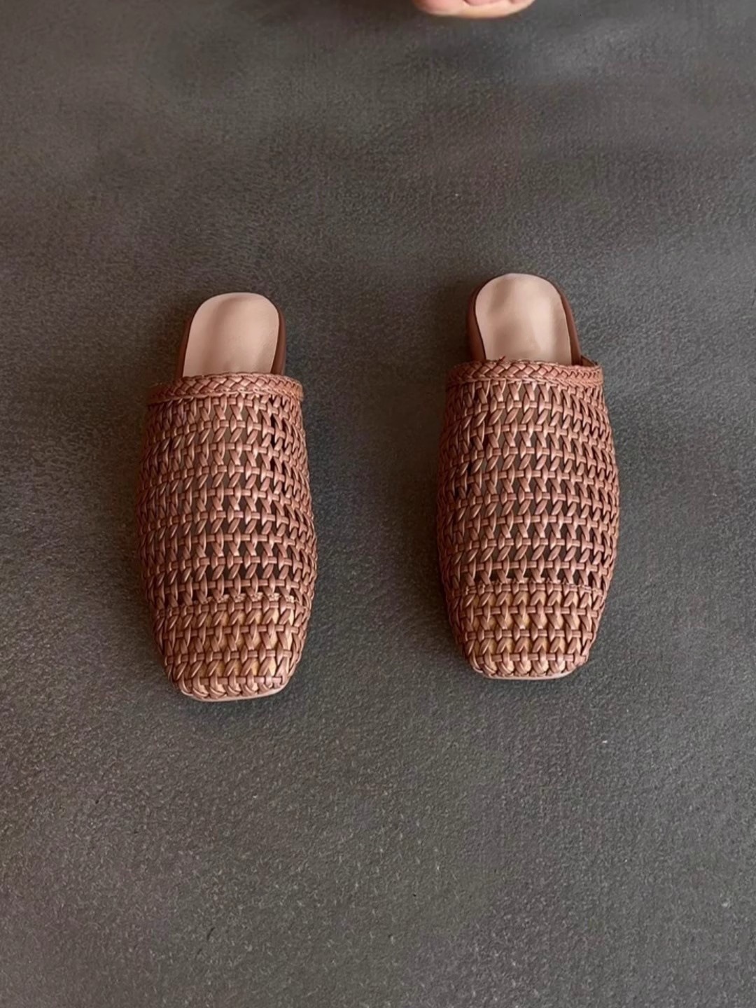 Designer Luxury Woven Hollowed-out Closed Toe Women's Summer Flat Fashion Sandals Comfortable Upper Material Minimalist Solid Color Casual Travel