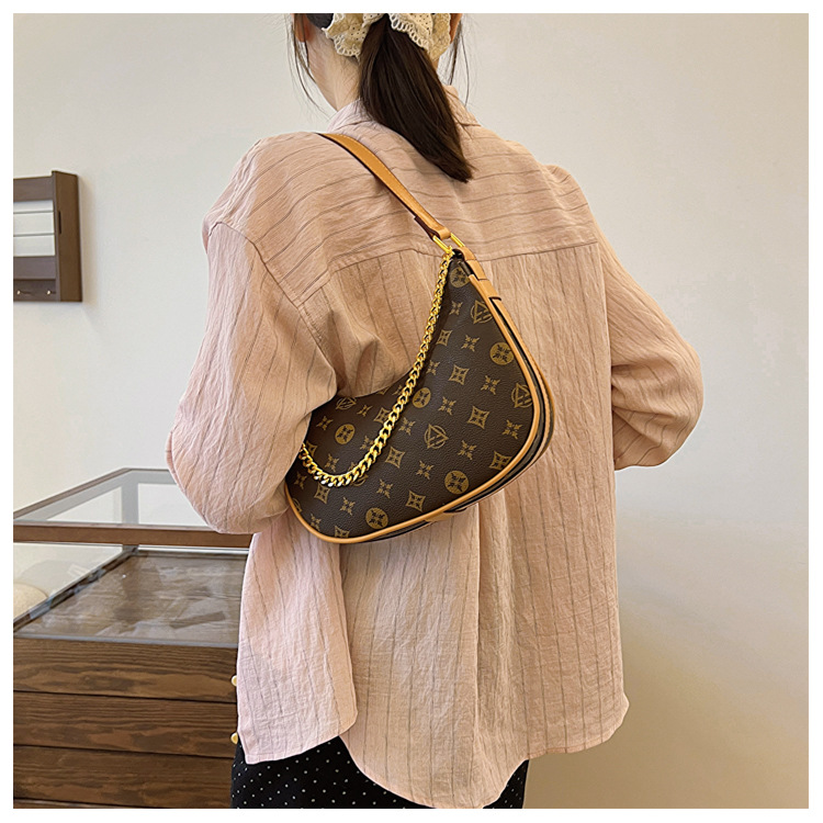 Temperament ladies' bags 2025 new European and American printed baguette bag fashionable high-end shoulder messenger bag