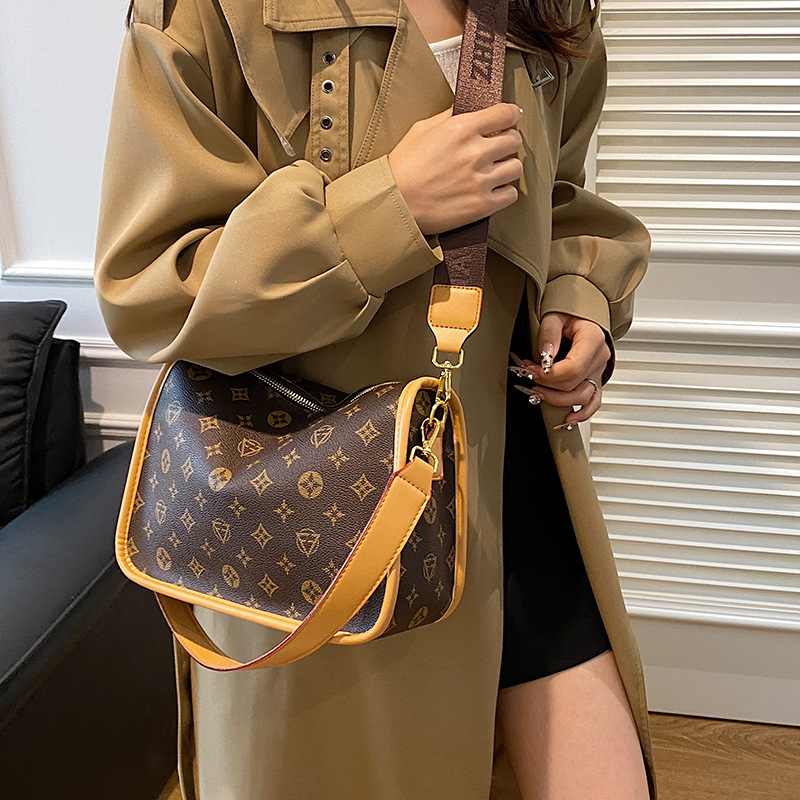 new Free delivery designer handbag for woman Comfortable and minimalist crossbody bag fashionable shoulder bag