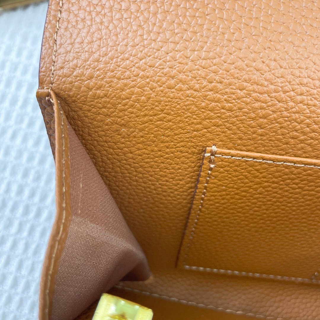 Designer diagonal classic women's clutch advanced street leather bag with shoulder strap 12A 2025