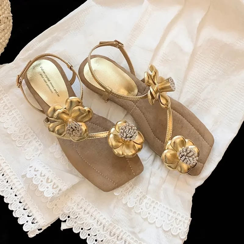 Designer Luxury Square-toed Camellia-style Single-strap Low-heeled Comfortable Sandals For Women Plush Texture And Three-dimensional Floral Decoration