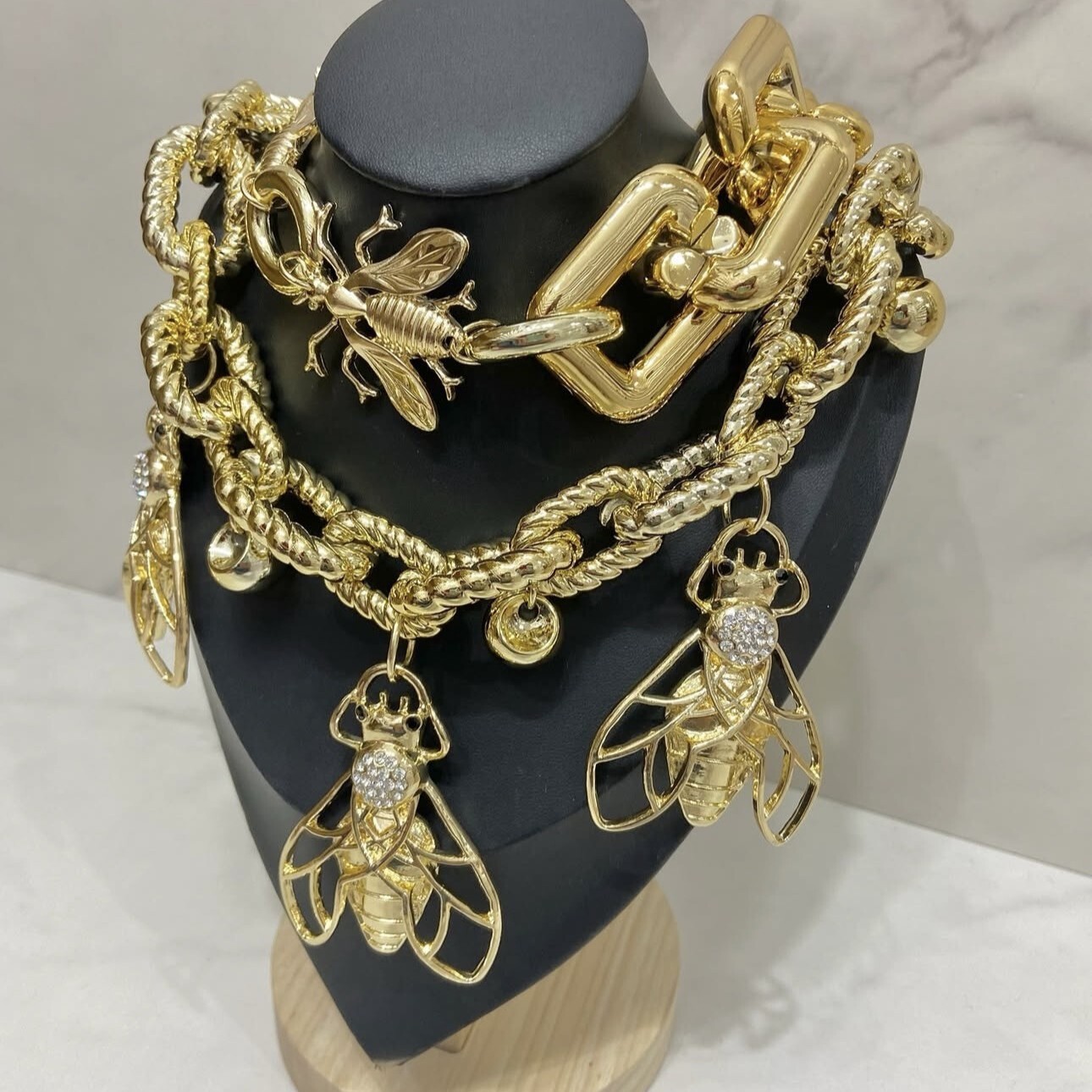 Luxury Brand Designer Jewelry European And American INS New Style Sealed Butterfly Necklace Fashion Hot Sale Bee Exaggerated Thick Necklace High Versi