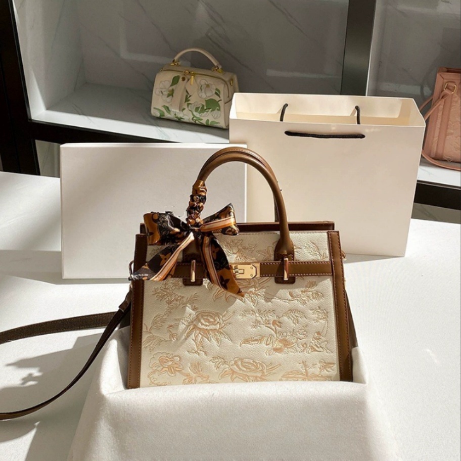 Fashion Designer Bag Luxury Bag Hobo Shoulder Bag New Womens Bag Versatile Shoulder Crossbody Embroidery Shoulder Bag Underarm Handbag Commuting Simpl