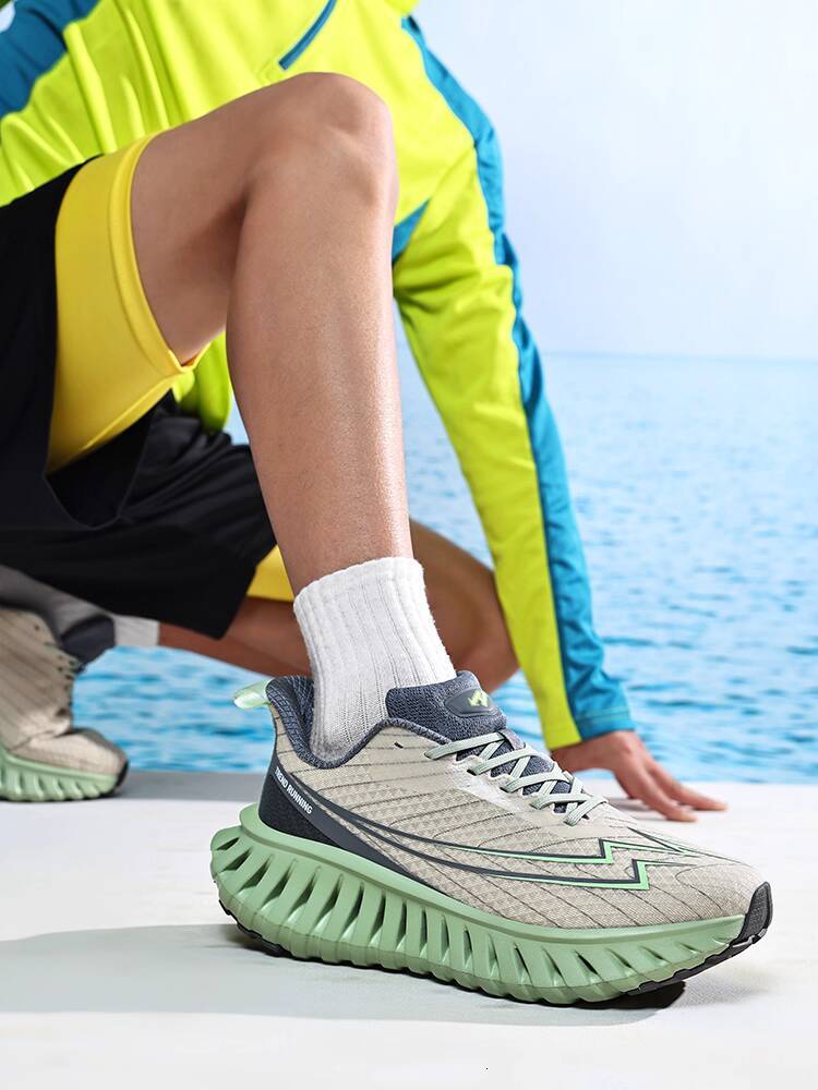 Sports 2025 New Breathable Mesh Running Men's Spring Autumn Summer Versatile Casual Shoes