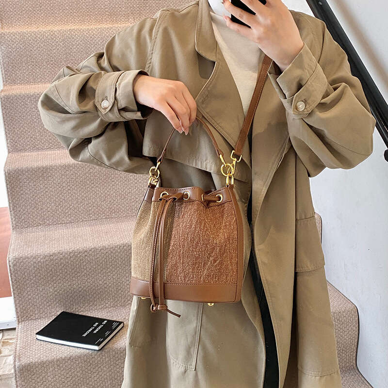 2025 Autumn Winter New Korean Version Niche Bucket for Women Trendy Color-Block Drawstring Handbag Fashionable Single Shoulder Crossbody Bag