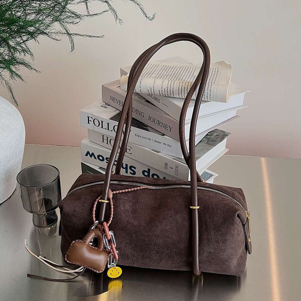 Niche Handheld Commuter Bag for Women, Autumn Winter 2025 New Fashion Suede Underarm Bag, Large Capacity Backpack