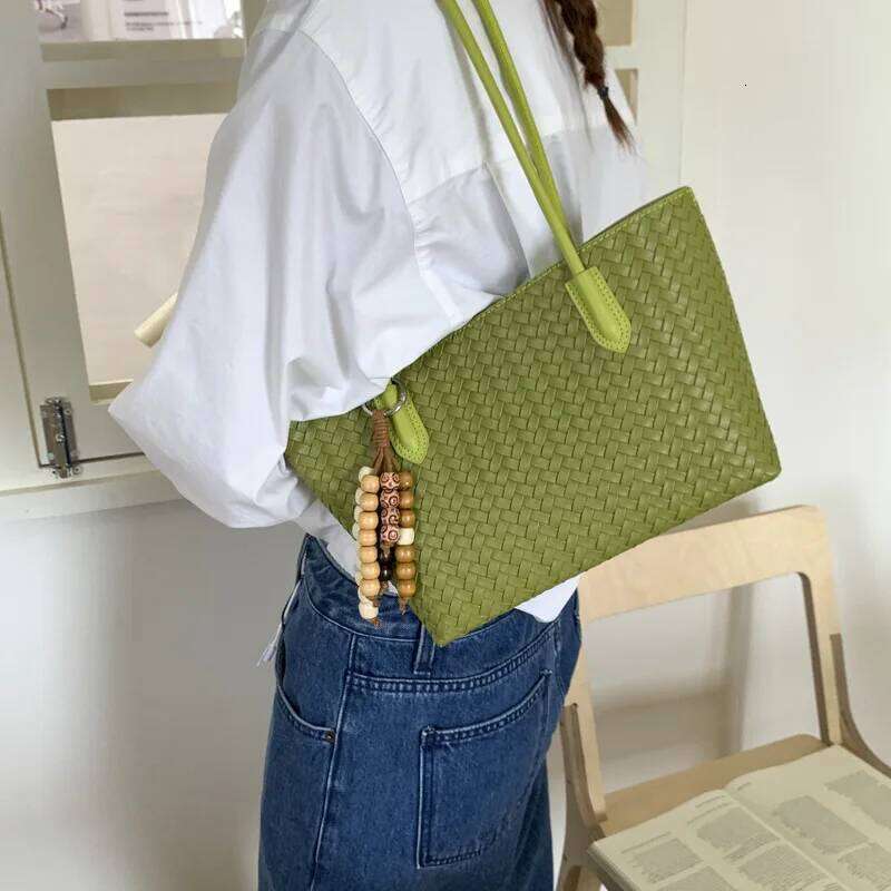 Versatile Women's Crossbody Shoulder Bag Wing Design Fall Winter New Style Fashionable Single Strap Handbag