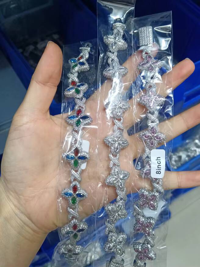 UWIN Free Tax Clover Brand Inifite Cuban Chains Bracelet Bling Hip Hop Real Gold Plated Women Jewelry