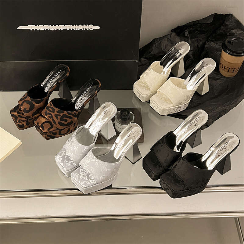 2025 Petite Height Increasing Slippers for Women Summer Thick Platform Leopard Print Super High Heel Sandals